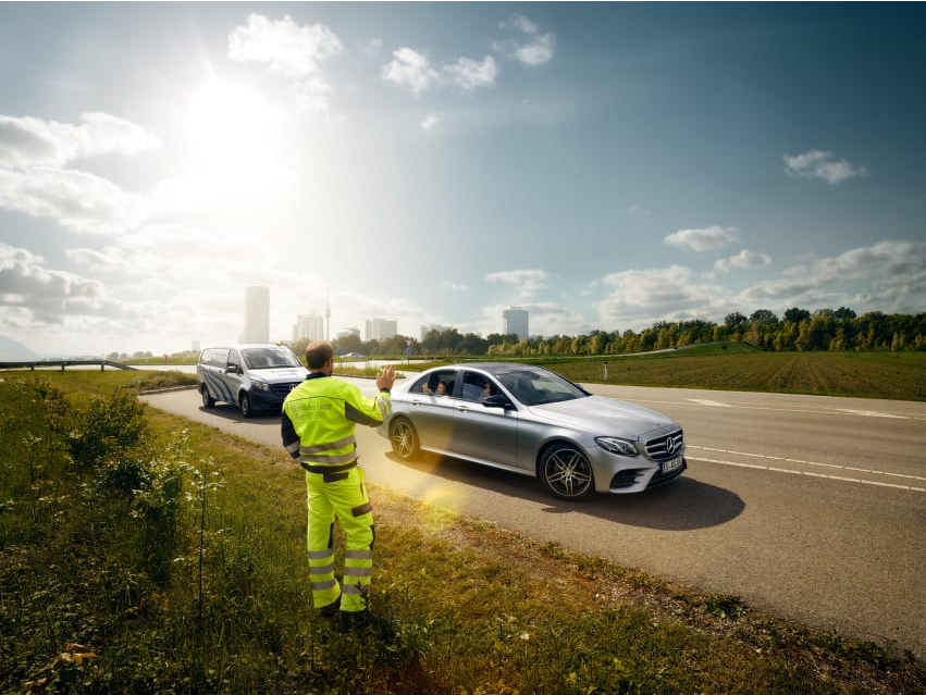 Mercedes-Benz Service 24h hotline image